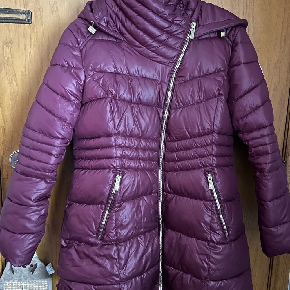 GUESS
Water Resistant Hooded Puffer Jacket In Jam Size
Large - Picture 9 of 12